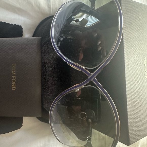 💯Percent authentic Tom Ford sunglasses 🕶️ - Picture 6 of 7